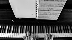  -  Aprendiendo Piano: Ejercicios de calentamiento 